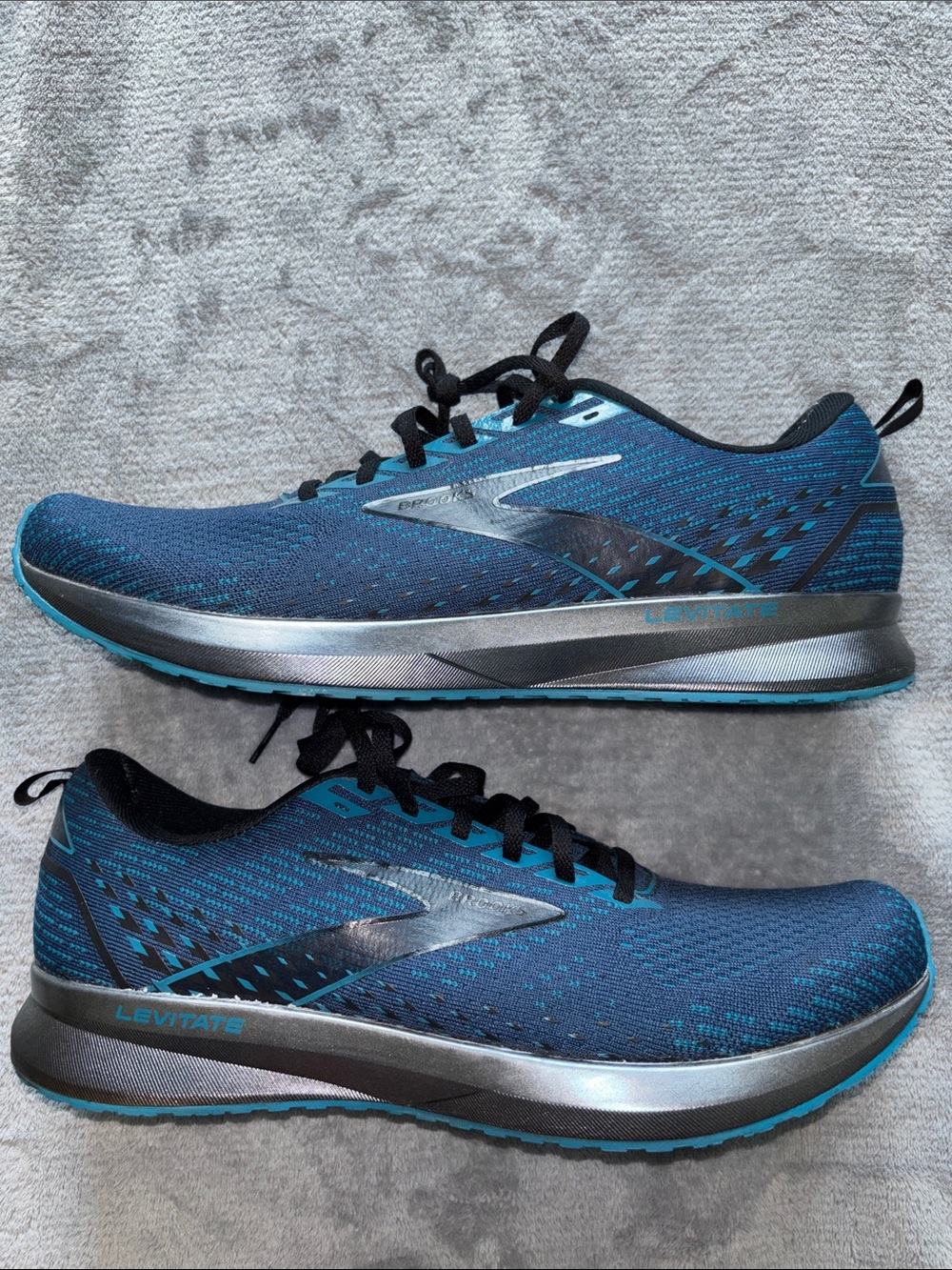Brooks Men’s Levitate Running Shoes 13